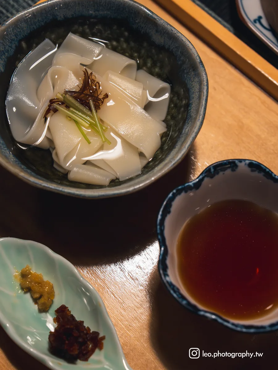 黑木耳餺飥麵，相傳餺飥是自唐代中國傳入日本的麵食，也是烏龍麵的前身。