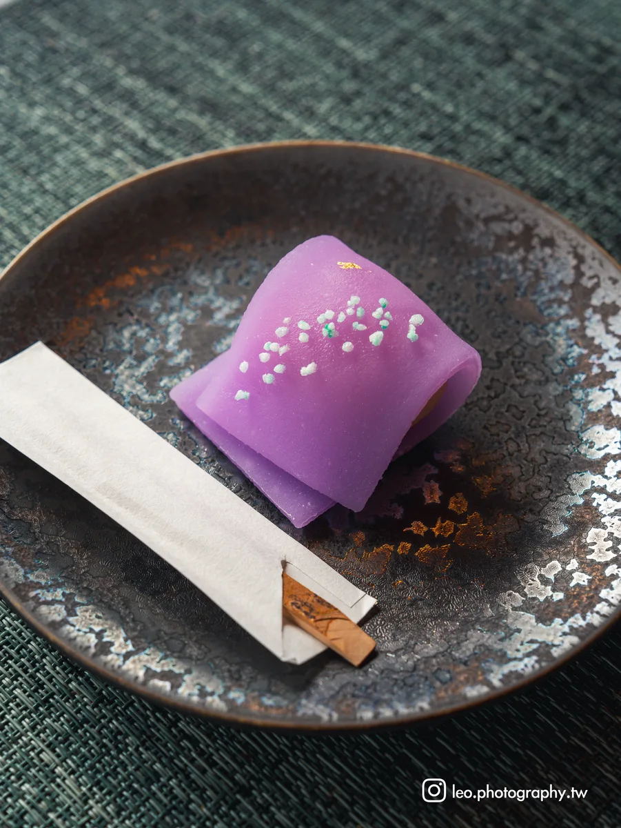 最後以呼應酒店主題色的和菓子作結。